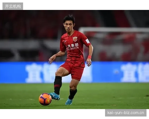 王燊超指出球队防守是主要问题，上海海港屡次在关键时刻丢球致直接失分，进攻端人员缺失影响凸显。