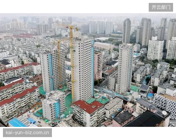 上海强制要求城市更新项目预留不低于5%的公共空间用于体育功能，为存量改造提供政策依据